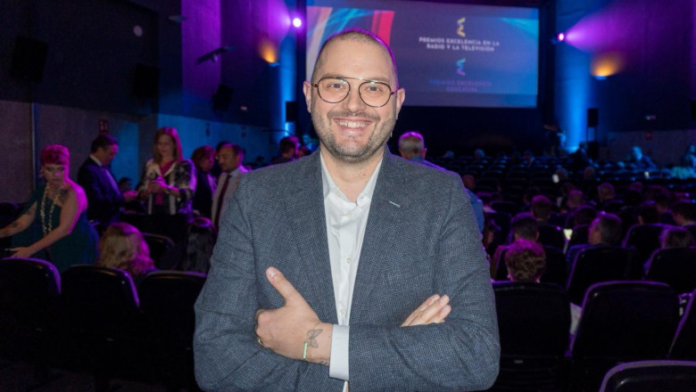 fran dieguez recibe premio postgradum salud en desmocosmetica y suplementacion 