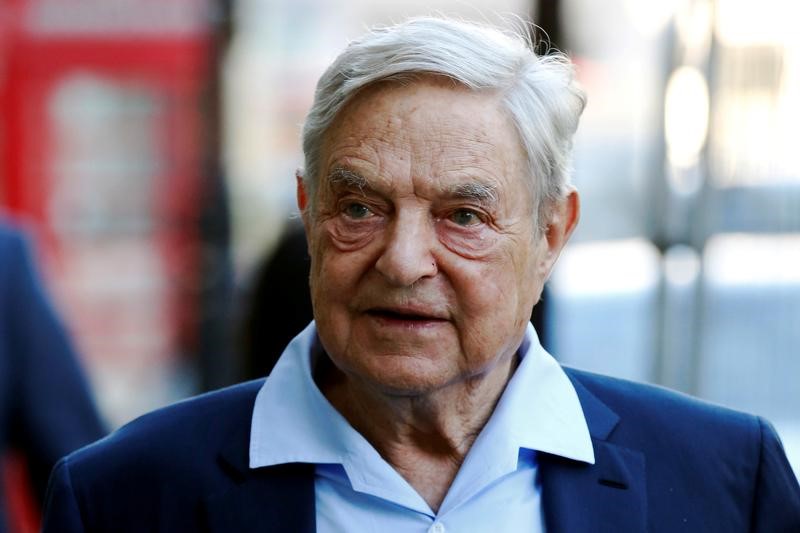 George Soros cede el control de su imperio de 25.000 millones de dólares a su hijo Alex