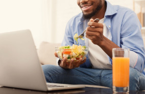 1637318807 hombrealimentaci n saludable 