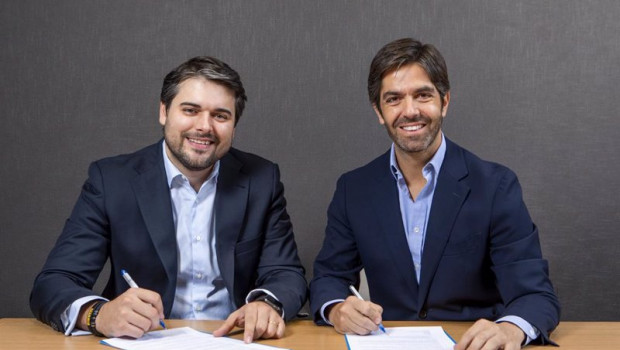 ep archivo   borja oria derecha managing partner de banca de inversion de arcano partners y joaquin