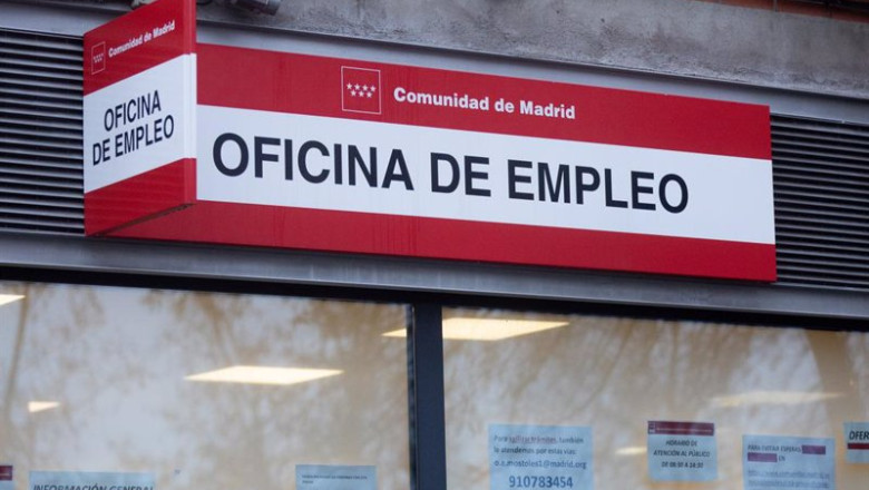 ep archivo   foto de archivo de un cartel de una oficina del sepe de mostoles