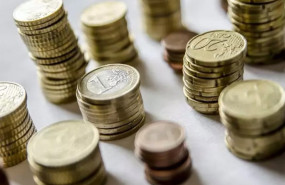 ep archivo   monedas de euro apiladas