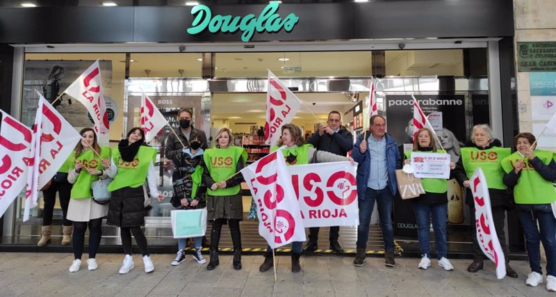 ep archivo   trabajadoras de douglas protestan por el ere que pretende la empresa