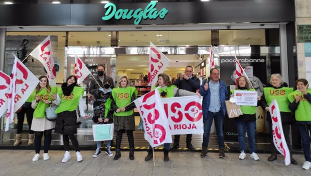 ep archivo   trabajadoras de douglas protestan por el ere que pretende la empresa