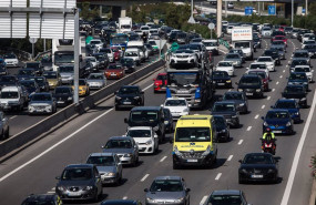 ep archivo   trafico en madrid en plena operacion salida de un puente