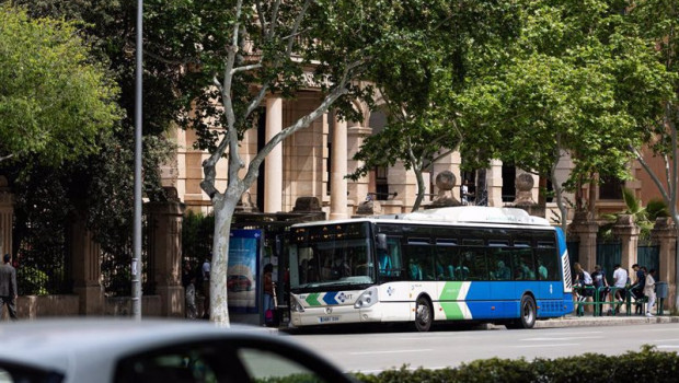 ep archivo   un autobus en una calle de palma de mallorca a 15 de abril de 2024 en palma de mallorca