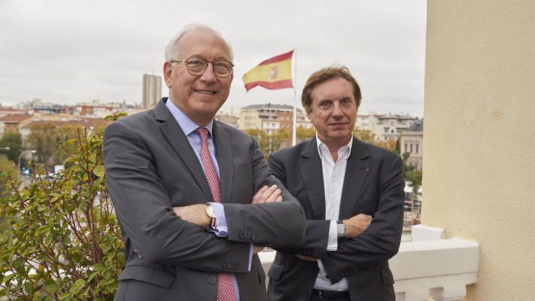 ep de izda a dcha el consejero delegado de sofinco espana pierre adam y el consejero delegado de ep de izda a dcha el consejero delegado de sofinco espana pierre adam y el consejero delegado de
