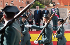 ep director generalla guardia civil felix azon encentro ygeneraljefela guardia civilcataluna pedro garrido primerola derecha duranteactoscelebracionla patronacuerpocatalunasan andresla b