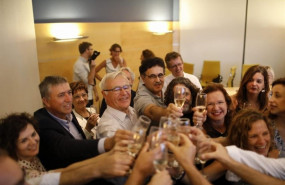 ep el alcalde de valncia y representantes de la candidatura celebran el anuncio de que valncia sera