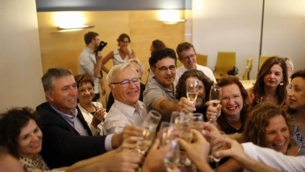 ep el alcalde de valncia y representantes de la candidatura celebran el anuncio de que valncia sera