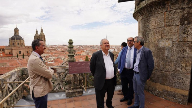 ep el ministro de industria y turismo jordi hereu visita la catedral de salamanca a 26 de agosto de