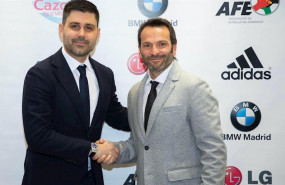 ep el presidente de afe david aganzo firma un acuerdo con podoactiva para que la empresa oscense