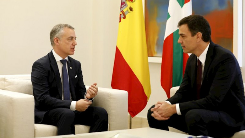 El presidente del Gobierno, Pedro Sánchez, recibe al presidente del Gobierno Vasco, Íñigo Urkullu, en La Moncloa | MARTA FERNÁNDEZ/EUROPA PRESS - Archivo ep el presidente del gobierno pedro sanchez recibe al presidente del gobierno vasco inigo urkullu en
