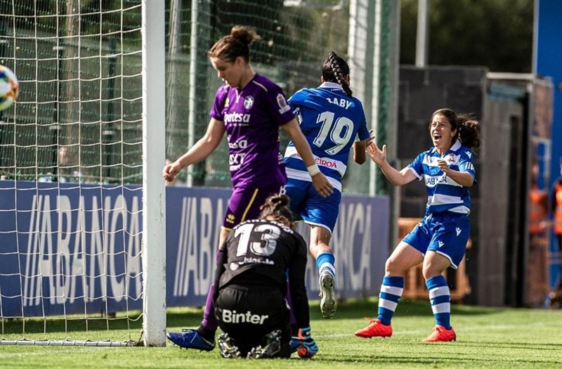 ep gaby celebra un gol con el deportivo abanca