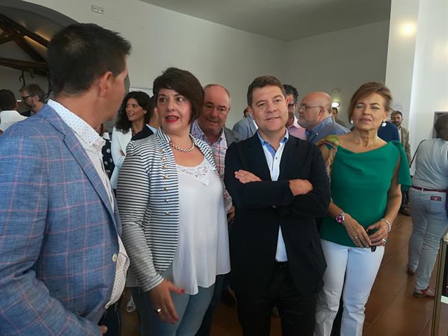 García-Page en el salón de la cuchillería de Albacete | EUROPA PRESS ep garcia-pagesalonla cuchilleriaalbacete