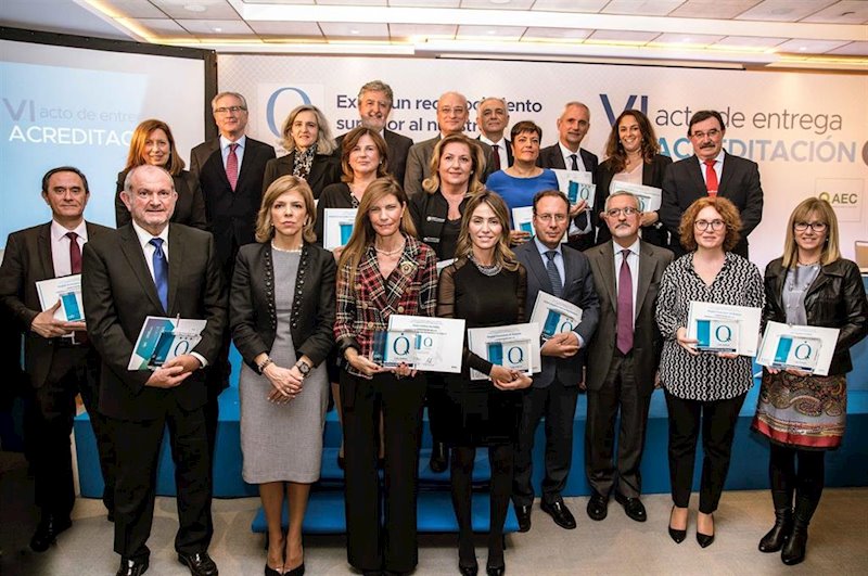 ep la fundacion idis entrega a 25 organizaciones sanitarias publicas y privadas la acreditacion qh
