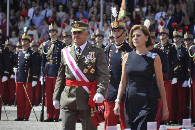 La ministra de Defensa y el JEME han entregado los Reales Despachos de la AGM. | EUROPA PRESS ep la ministradefensajemeentregadoreales despachosla agm