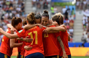 ep las jugadoras de la seleccion espanola celebran el gol de jenni hermoso ante estados unidos en