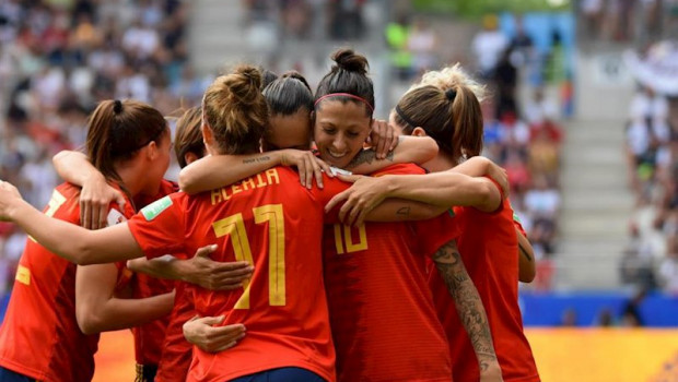 ep las jugadoras de la seleccion espanola celebran el gol de jenni hermoso ante estados unidos en