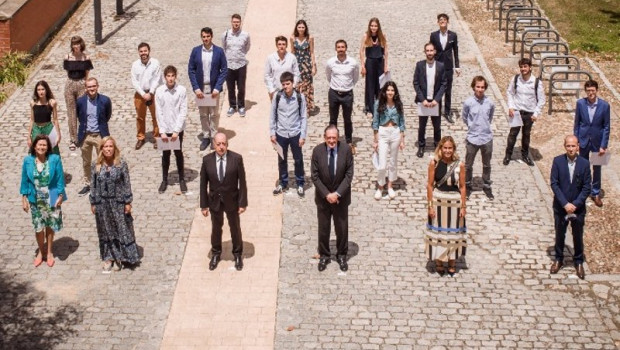 ep mesas presidencial premiados y estudiantes de los premios de excelencia 2021