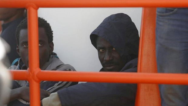 ep migrantes rescatados por salvamento maritimo cuando navegaban a la deriva en una patera en malaga
