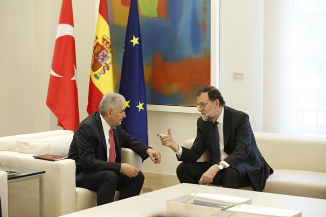 Rajoy recibe en la Moncloa al primer ministro de Turquía, Binali Yildirim | EUROPA PRESS ep rajoy recibela moncloaprimer ministroturquia binali yildirim