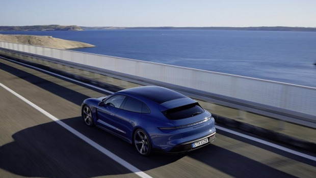 ep taycan sport turismo