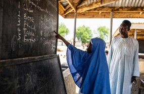 ep una nina en una escuela en nigeria