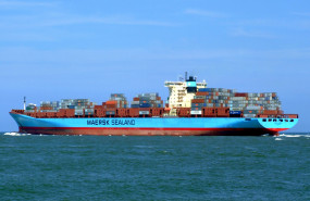 ship dl maersk cargo freight transport trade