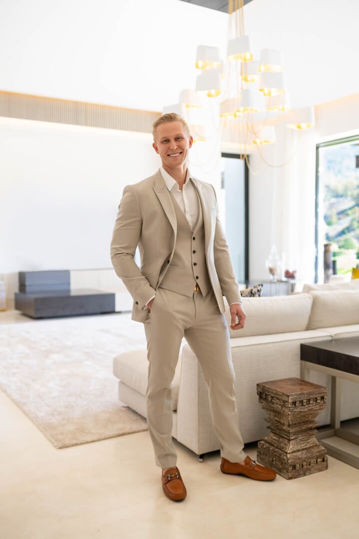 1643972165 artur full