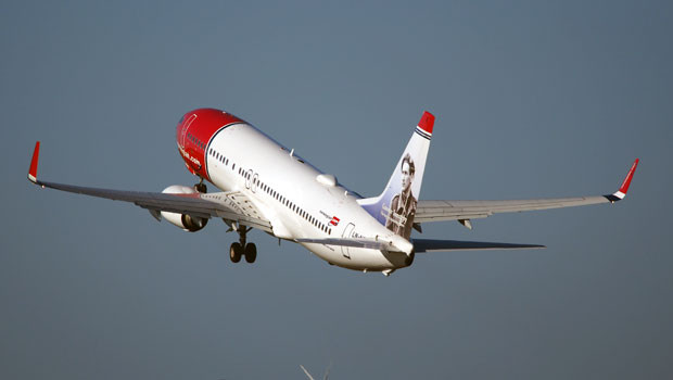 dl norwegian air shuttle airlines airline norway travel plane aircraft pd