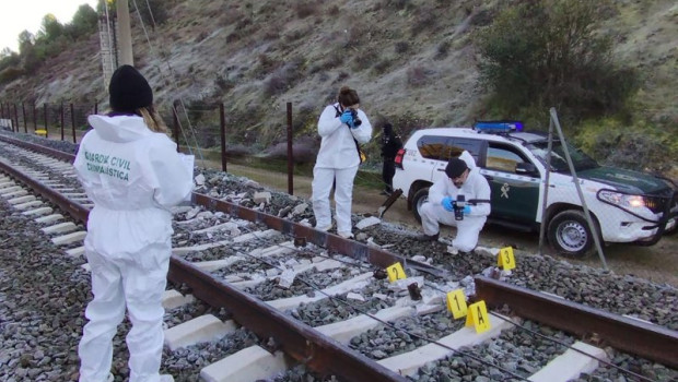 ep archivo   agentes de la guardia civil inspeccionan un punto de rotura de la via del tren donde