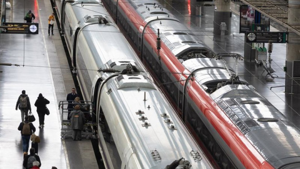 ep archivo   estacion de atocha durante la operacion salida por el puente de la constitucion a 5 de
