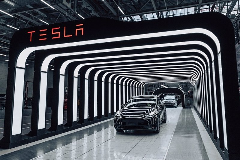 Tesla rebota en bolsa: Musk confirma que presentará el Robotaxi en agosto