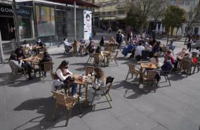 ep archivo   terrazas de restaurantes llenas de gente durante el segundo dia de la apertura parcial