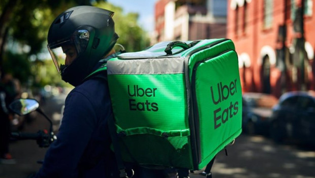 ep archivo   uber eats lanza un servicio de reparto en diez playas espanolas