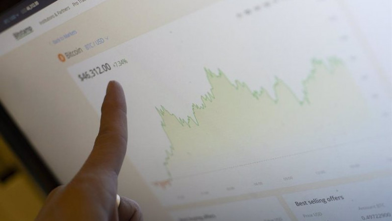 ep archivo - una internauta utiliza la web bitstamp para invertir en criptomonedas en madrid espana ep archivo - una internauta utiliza la web bitstamp para invertir en criptomonedas en madrid espana