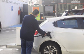 ep archivo   vehiculo en una gasolinera