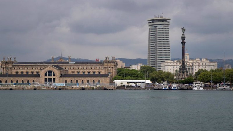 ep archivo vista del museo maritimo y del monumento a colon en la ciudad de barcelona desde el mar ep archivo vista del museo maritimo y del monumento a colon en la ciudad de barcelona desde el mar
