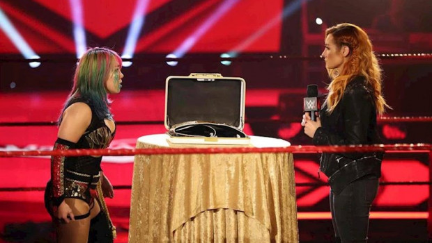 ep asuko izda mira desafiante a becky lynch