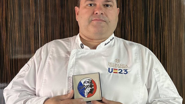 ep el cocinero asturiano marcos moran condecorado con la medalla de honor del senado de francia