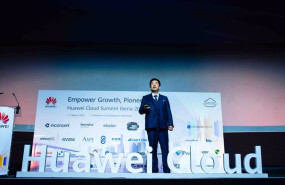 ep el director general de huawei cloud iberia robbie wang durante huawei cloud summit iberia 2025