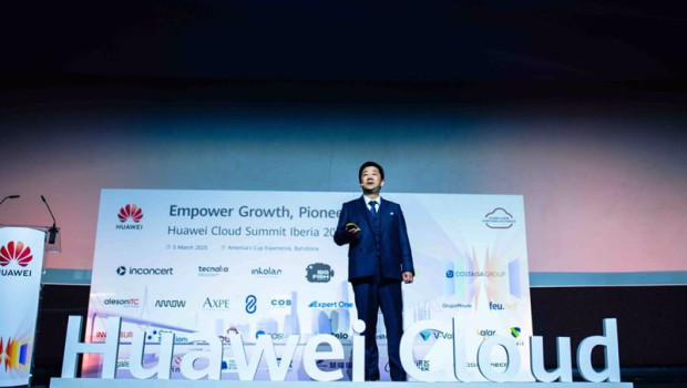 ep el director general de huawei cloud iberia robbie wang durante huawei cloud summit iberia 2025
