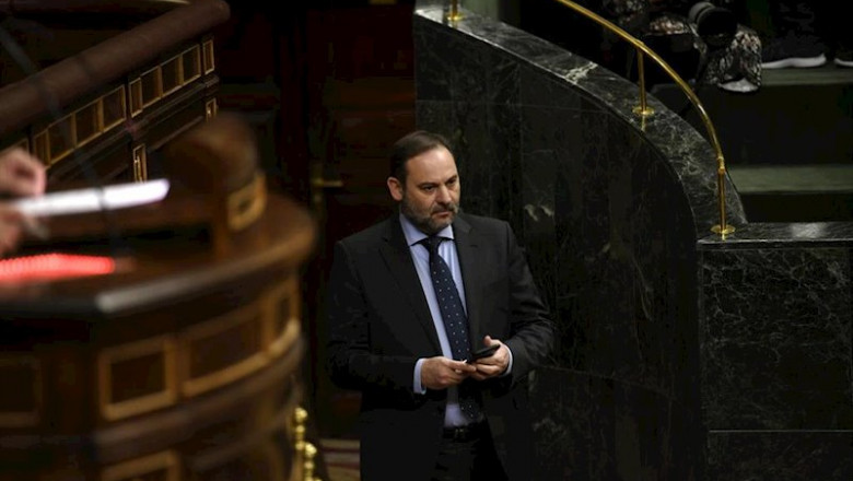 El ministro de Transportes, Movilidad y Agenda Urbana, José Luis Ábalos, a su llegada al hemiciclo del Congreso de los Diputados | Óscar Cañas - Europa Press ep el ministro de transportes movilidad y agenda urbana jose luis abalos a su llegada al hemiciclo