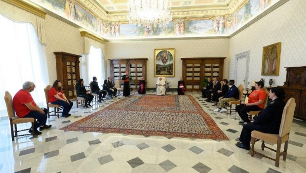 ep el papa en un encuentro con deportistas