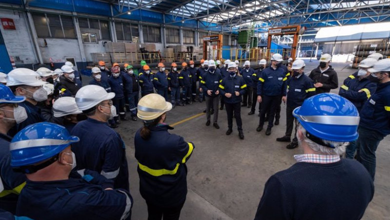 El presidente de la Xunta, Alberto Núñez Feijóo, acompañado por el vicepresidente segundo, Francisco Conde, se reúne con directivos de Showa Denko Carbon Spain | DAVID CABEZÓN ep el presidente de la xunta alberto nunez feijoo acompanado por el vicepresidente segundo francisco