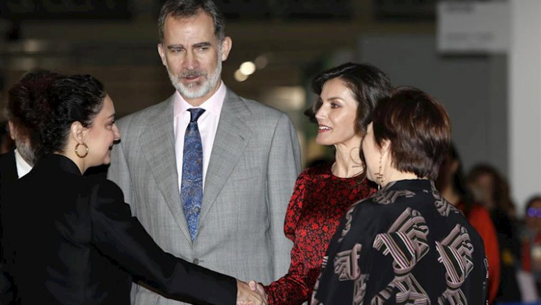 El Rey Felipe VI y la Reina Letizia durante el acto de inauguración de la Feria Internacional de Arte ARCO en Ifema, en Madrid, a 27 de febrero de 2020. | Jose Velasco - Europa Press ep el rey felipe vi y la reina letizia durante el acto de inauguracion de la feria internacional de