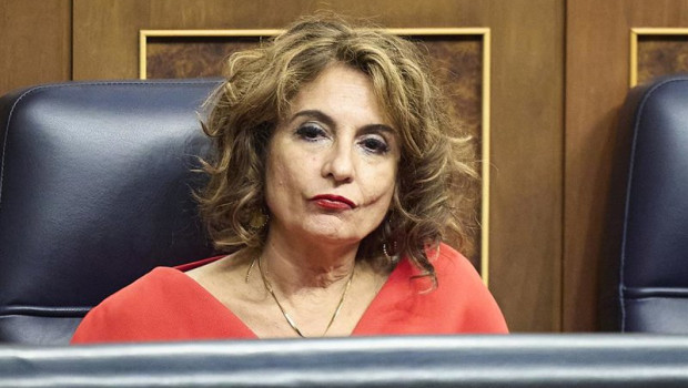 ep la vicepresidenta primera y ministra de hacienda maria jesus montero durante una sesion plenaria 20251015114410