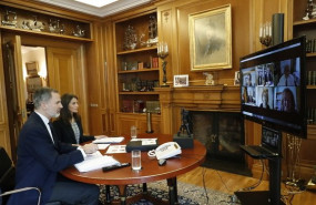 ep los reyes felipe y letizia durante la videoconferencia con investigadores del csic