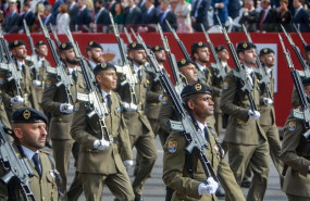 ep militares participantes en el desfile del dia de la fiesta nacional en madrid espana a 12 de